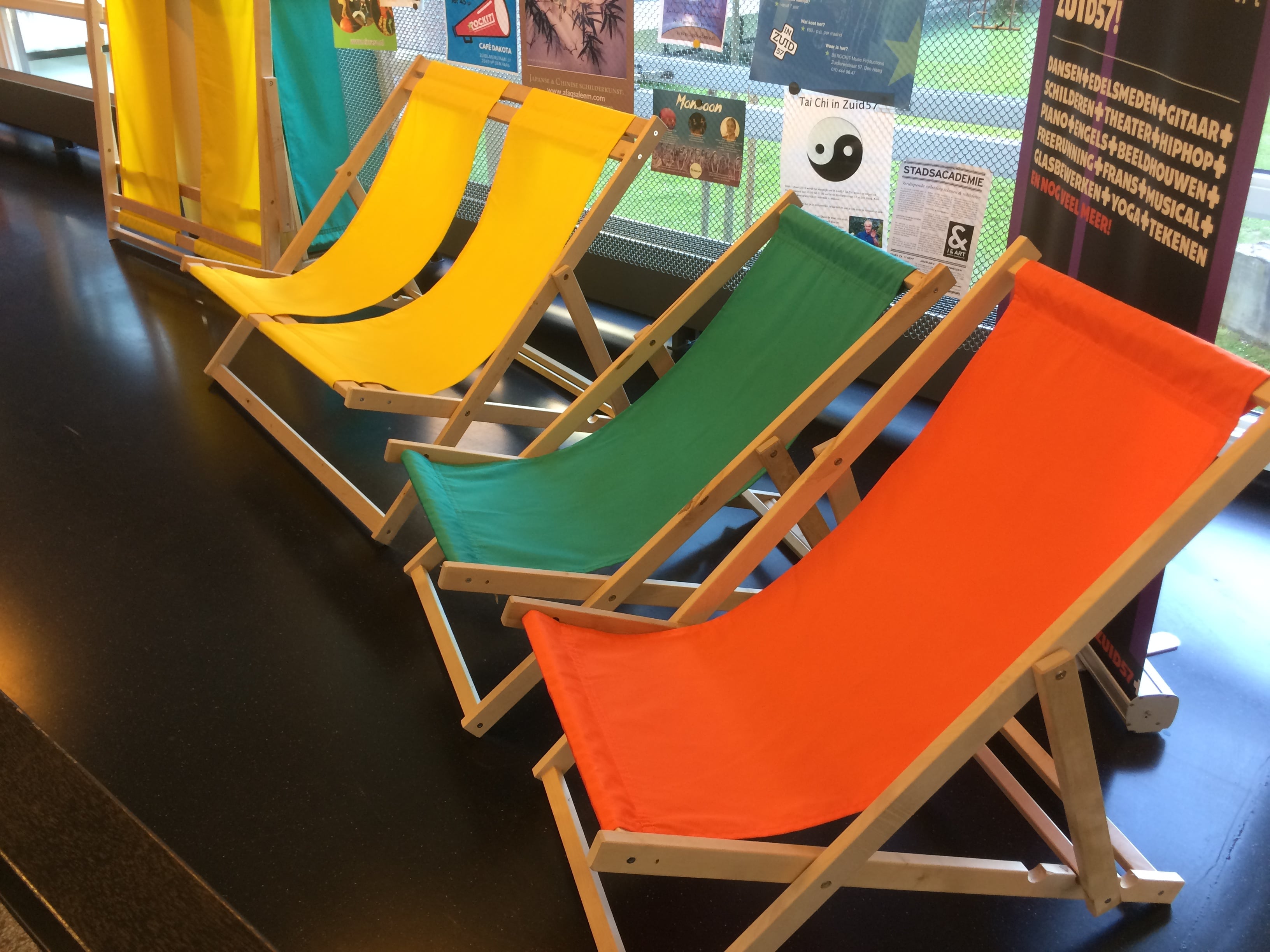 Foto In welke uitvoeringen zijn houten strandstoelen verkrijgbaar?